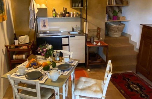 Rosignano Marittimo Apartment | Betta seaview garden, on the tuscan hills, 10 minutes from the beach