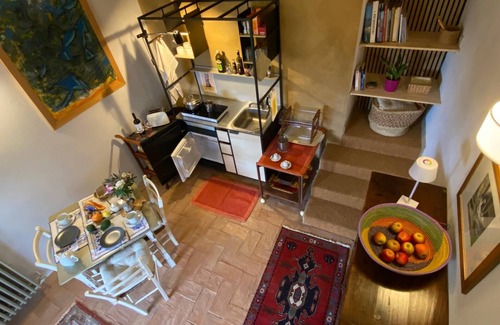 Rosignano Marittimo Apartment | Betta seaview garden, on the tuscan hills, 10 minutes from the beach