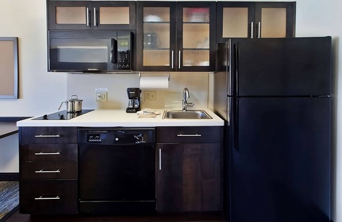 Southfield Hotel | Better Choice For Your Vacation! 2 Family-friendly Rooms w/Large Living Area