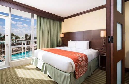 Sunny Isles Beach Hotel | Better Choice for your Beach Getaway! 4 Spacious Units, Onsite Dining, Pool