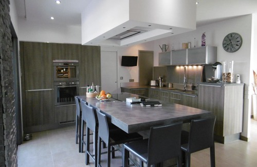 Sollies-Ville House | BETWEEN CASSIS AND ST TROPEZ VILLA WITH HEATED SWIMMING POOL