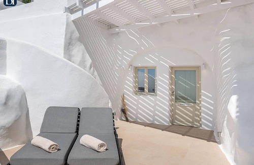 Santorini Apartment | BH566 - C - Suite Santorini