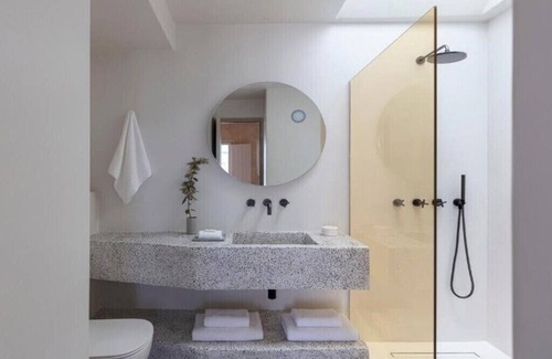 Fira Apartment | BH941 - C - Suite Sanrotini