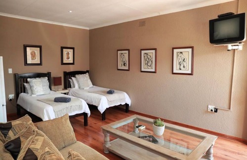 Kempton Park House | Big 5 Guest House