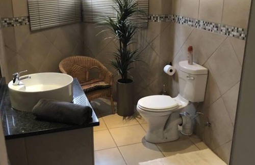 Kempton Park House | Big 5 Guest House
