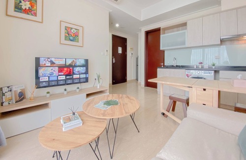 Cikini Apartment | Big and Cozy 1BR with Working Room Menteng Park Apartment