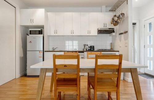 Port Melbourne House | Big Blue - A Sunny Escape near Port Melbourne Beach