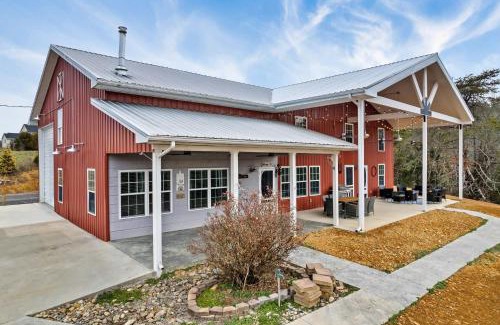Sevierville House | Big Red Barn