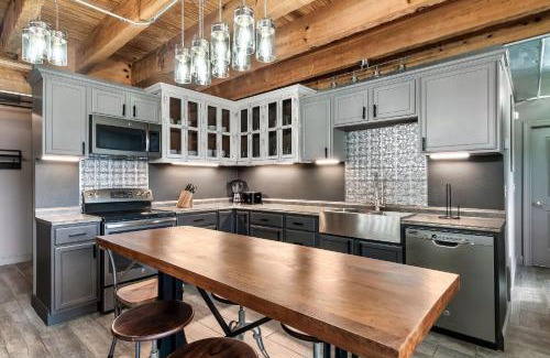 Sevierville House | Big Red Barn