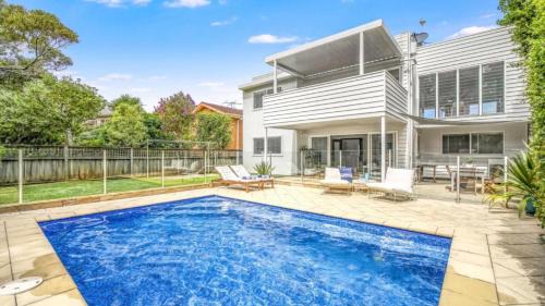 Killcare Heights House | 'Binalong House' by HolidayCo