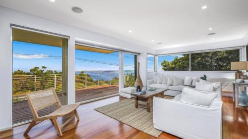 Killcare Heights House | 'Binalong House' by HolidayCo
