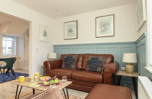Wyke Regis Cottage | BINDON COTTAGE, family friendly, with a garden in Wyke Regis
