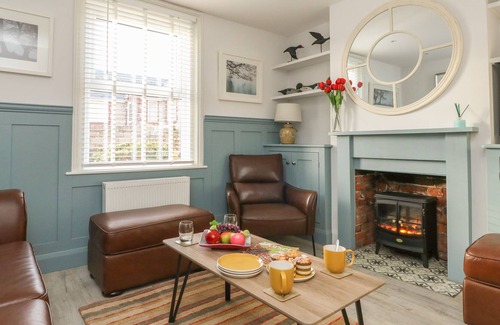 Wyke Regis Cottage | BINDON COTTAGE, family friendly, with a garden in Wyke Regis