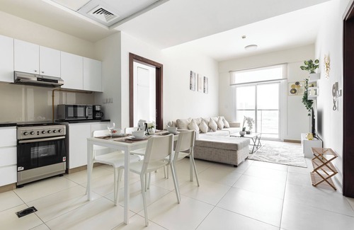 Jadaf Apartment | Binghatti Gateway by Simply Comfort