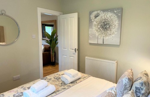 Newton Stewart Ski Chalet | Birch Lodge 18 with Hot Tub