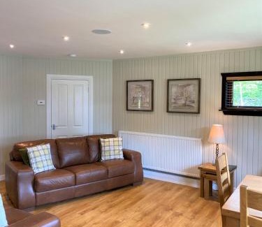 Newton Stewart Ski Chalet | Birch Lodge 18 with Hot Tub
