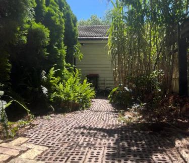 Flora Hill Apartment | Bird Paradise