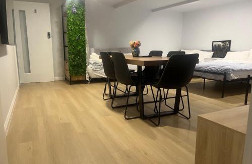 Flora Hill Apartment | Bird Paradise