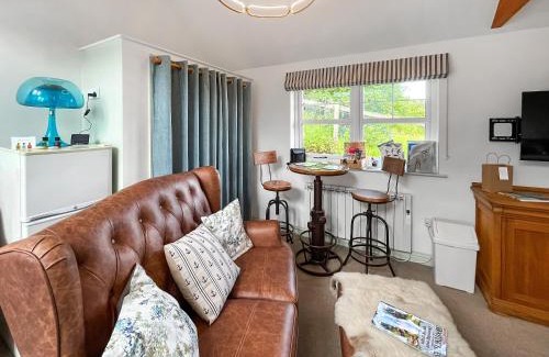 Castle Douglas House | Bird's Nest
