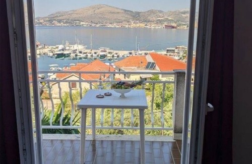 Okrug Gornji Apartment | Biserka - 50 m From Beach - A6