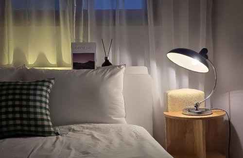 Paldal-gu Apartment | Bitdamjip Near Hwaseong Fortress and Suwon Station