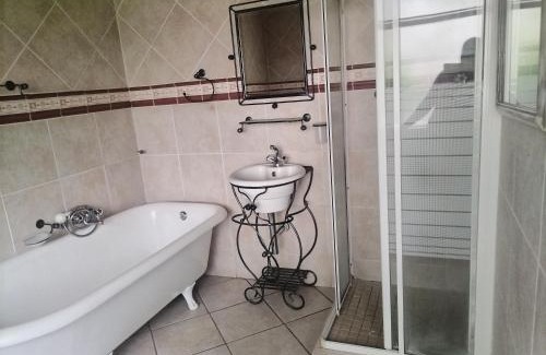 Three Rivers House | Blackwood Guest house