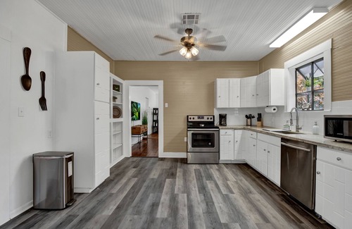San Marcos House | Blanco River Access Five Min to Downtown San Marcos