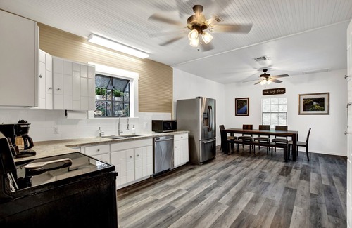 San Marcos House | Blanco River Access Five Min to Downtown San Marcos