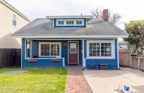 Stockton House | Blissful Bungalow in Central San Diego- 4bed/2bath Pet Friendly!