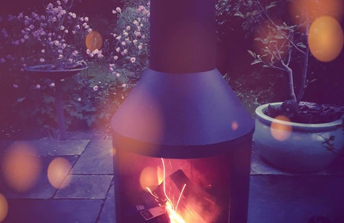 Tenby Cabin | Blodwen the Retro Vintage Van: 80"Projector, OutdoorKitchen, PizzaOven,GasShower