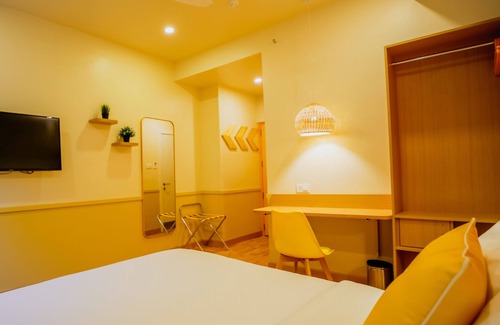 Worli Hotel | Bloom Hotel - Worli