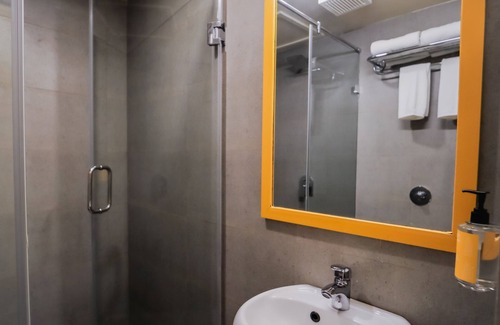 Worli Hotel | Bloom Hotel - Worli