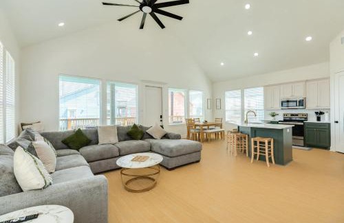 Freeport House | Blue Daze - Ocean View - Pet & Family Friendly
