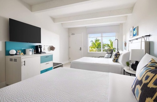 New Town Hotel | Blue Flamingo Resort l 4 Rooms, Pool, Cabanas, Karaoke & Old Town Shuttle
