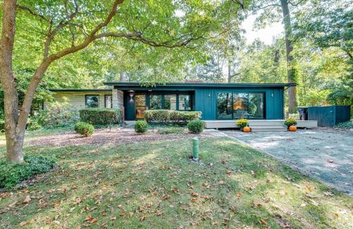 South Bend House | Blue & Gold Haven - 3B 2BA House Close to ND Stadium