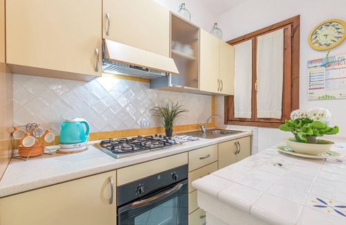 Golfo Aranci Apartment | Blue&green House With Shared Pool