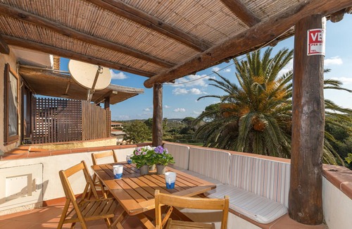 Golfo Aranci Apartment | Blue&green House With Shared Pool