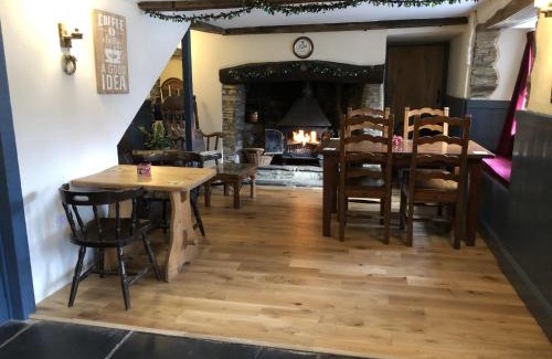 Lewdown Hotel | Blue Lion Inn