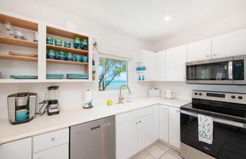 East End House | Blue Moon - A Divers Paradise in East End Next Door to Ocean Frontiers, Beach Cottage with Upgraded Interiors