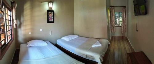 Kampot Hotel | Blue Moon Guesthouse and Bar