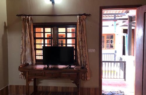 Kampot Hotel | Blue Moon Guesthouse and Bar