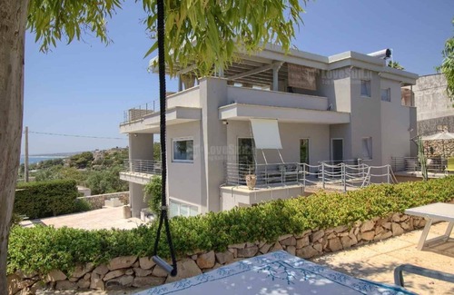 Torre Vado Ski Chalet | Blue Room - Beach View Villa Controvento