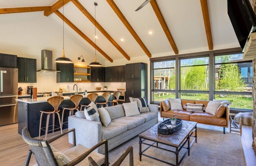 Silverthorne Apartment | Blue Sky Chalet - Bright and Open Luxury Home
