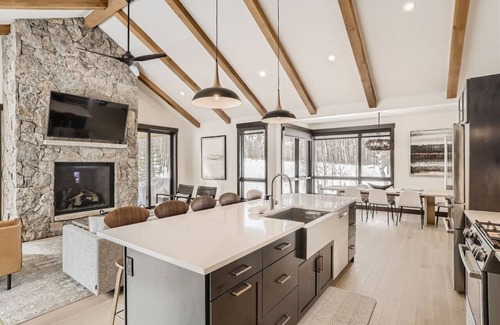 Silverthorne Apartment | Blue Sky Chalet - Bright and Open Luxury Home