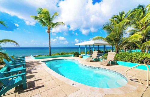 Old Man Bay House | Blue Vista Villa - Oceanfront 5 Bedroom Pool Home