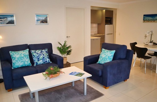 Blueys Beach House | Blue Vogue Combo, 8 bedrooms *Sleeps 16+* walk to cafes and beach