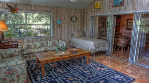Uvalde House | Bluebird Hill and Star Suite home