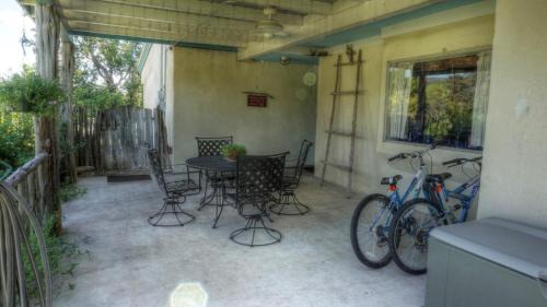 Uvalde House | Bluebird Hill and Star Suite home