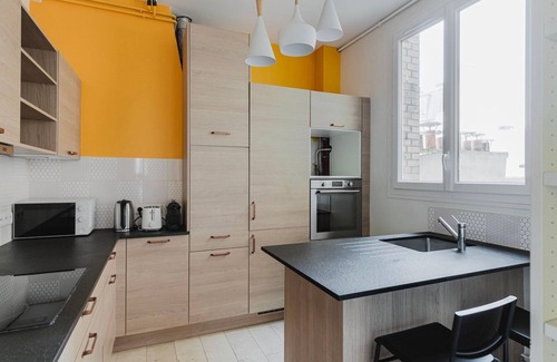 L'Europe Apartment | Blueground | Batignolles, elevator & washer