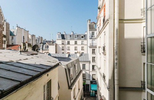 L'Europe Apartment | Blueground | Batignolles, elevator & washer